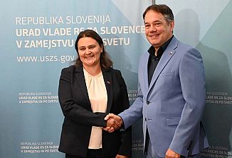 Matej Arčon je posle predal Suzani Lep Šimenko