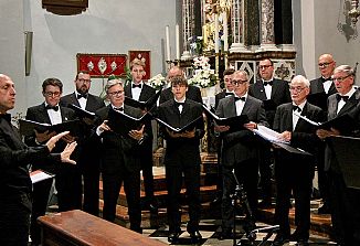 Jubilejni koncert soustvarili izkušeni pevci in novi glasovi