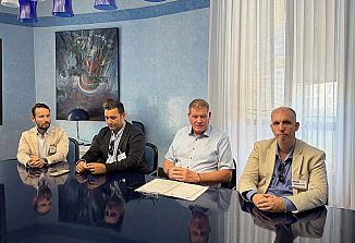Dvojezičnost v praksi že živi, pobuda zahteva  njeno uradno priznanje