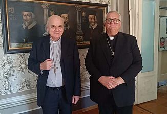 Goriški in koprski škof za več sodelovanja in miru