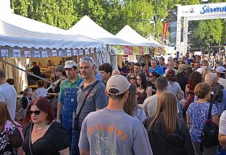 Za Slovensko vasjo stoji več kot 150 prostovoljcev